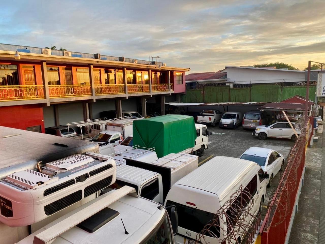 Hotel Costa Del Sol Puerto Limon Exteriör bild