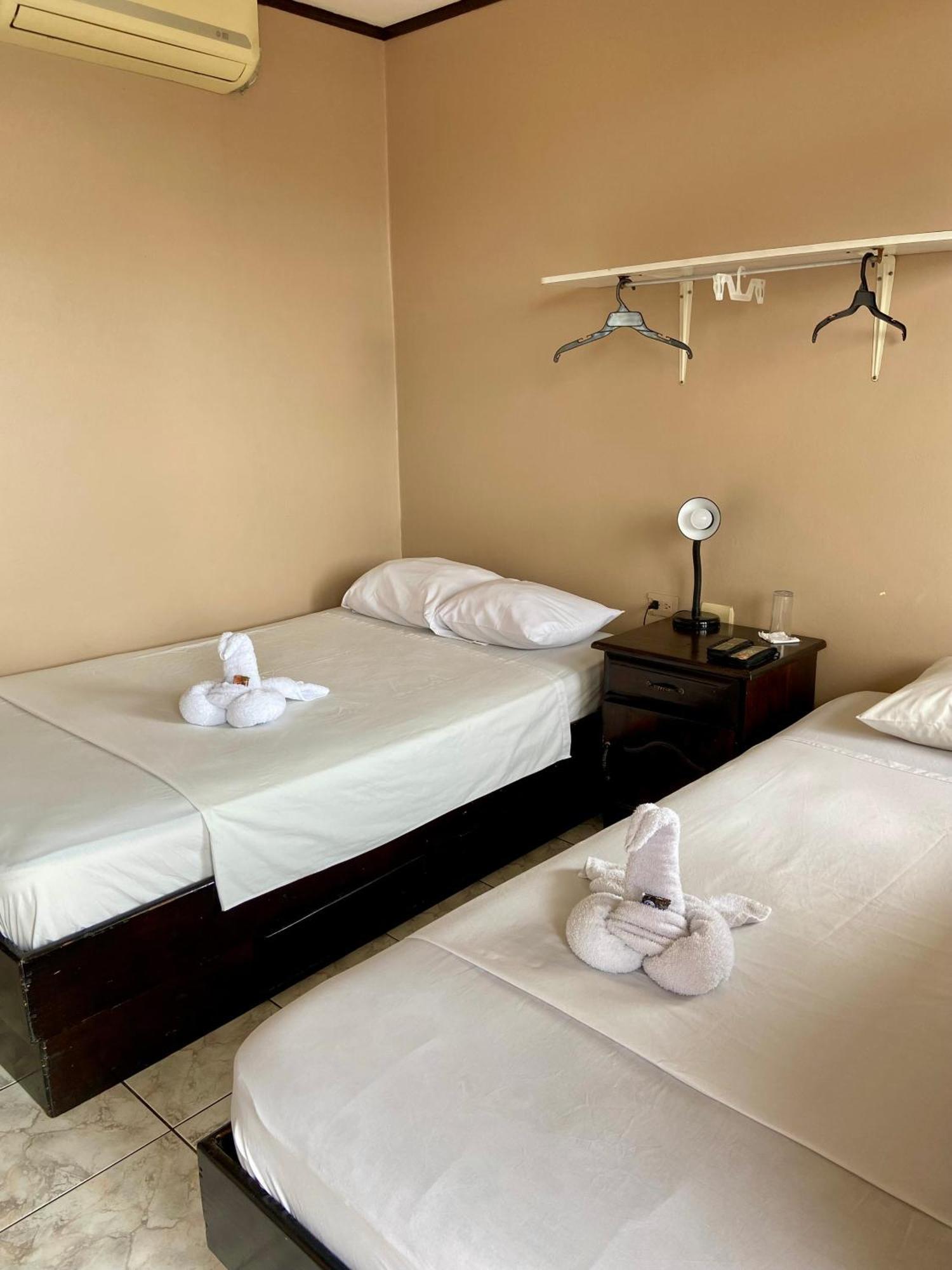Hotel Costa Del Sol Puerto Limon Exteriör bild